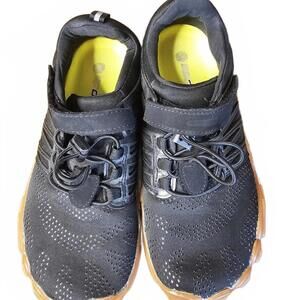 Black Barefoot sneakers for women with Gum Sole